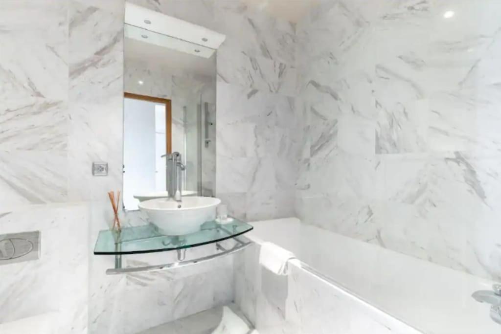 Avenue Montaigne Luxury Apartment 2Br 4P パリ エクステリア 写真