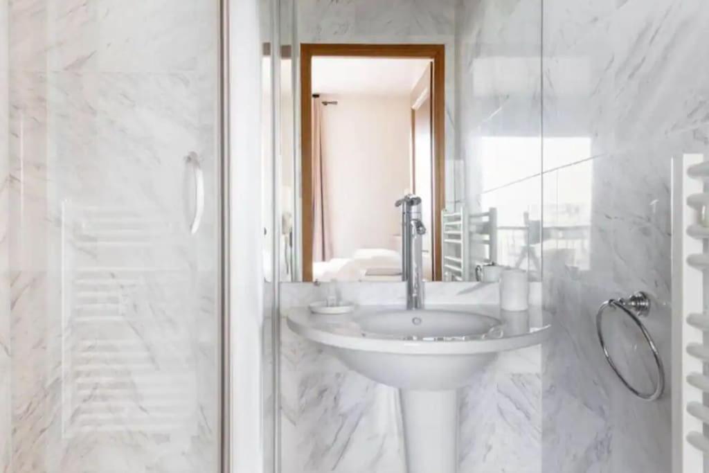 Avenue Montaigne Luxury Apartment 2Br 4P パリ エクステリア 写真