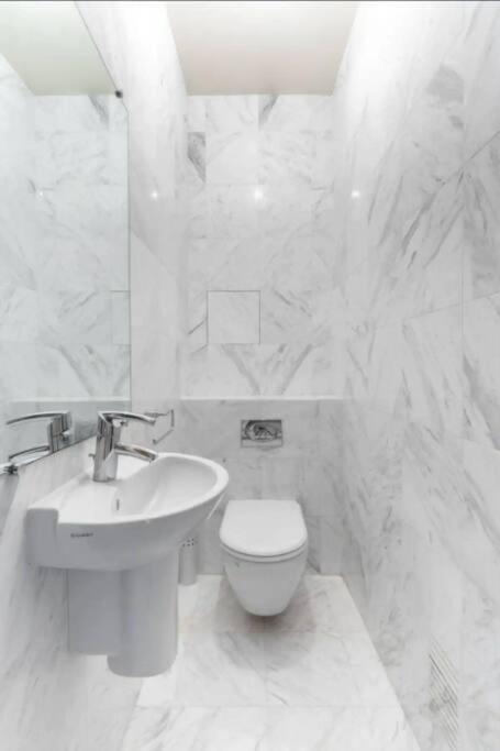 Avenue Montaigne Luxury Apartment 2Br 4P パリ エクステリア 写真